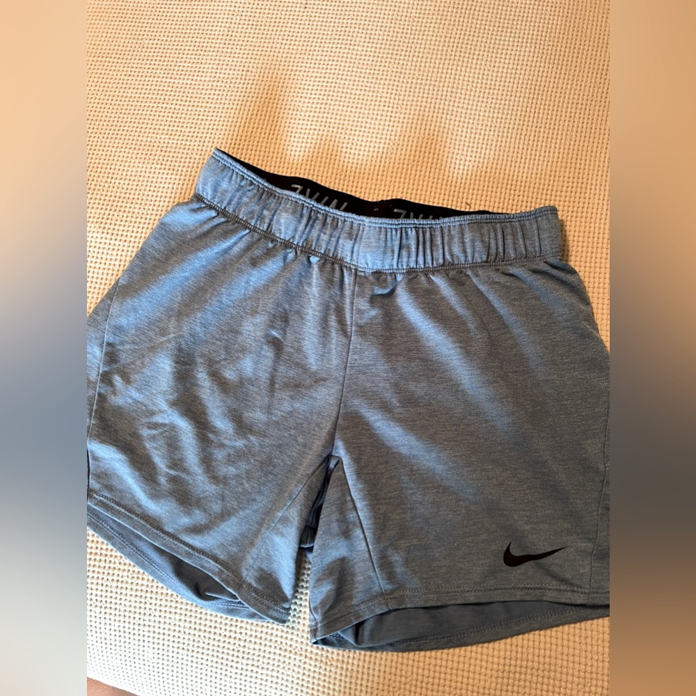 Nike XS active shorts
